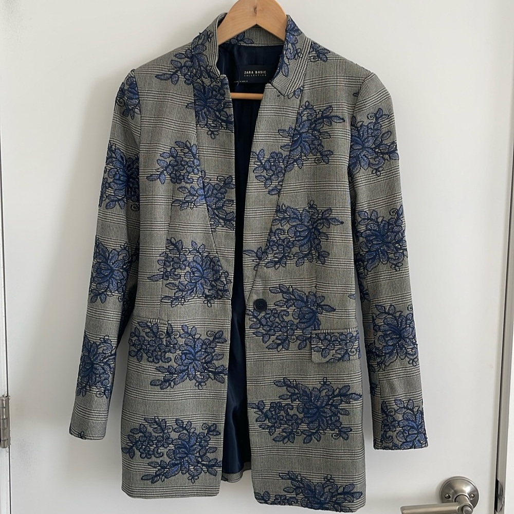 Zara Basic Collection mid-thigh length coat. size US XS.
